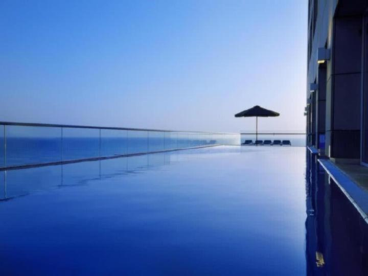 Amazing Suite On The Sea-סוויטה מדהימה על הים Bat Yam Buitenkant foto