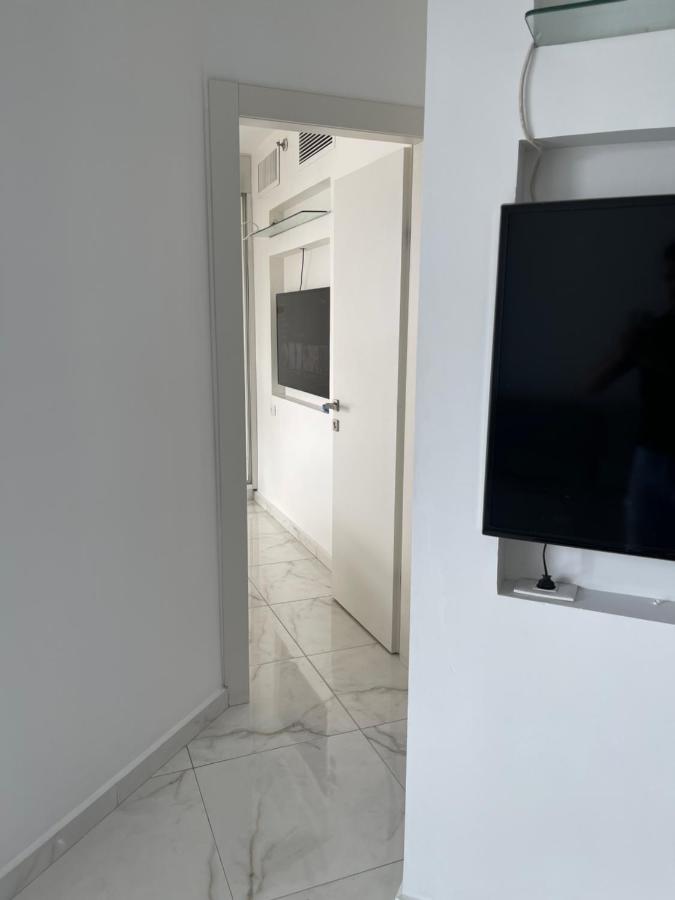 Amazing Suite On The Sea-סוויטה מדהימה על הים Bat Yam Buitenkant foto