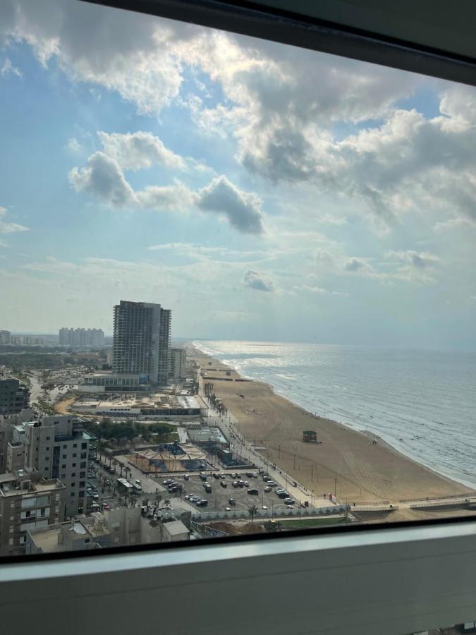 Amazing Suite On The Sea-סוויטה מדהימה על הים Bat Yam Buitenkant foto