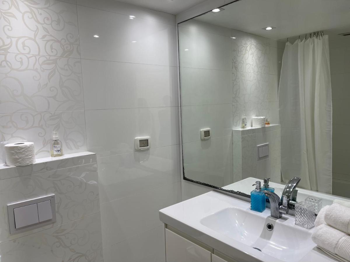 Amazing Suite On The Sea-סוויטה מדהימה על הים Bat Yam Buitenkant foto