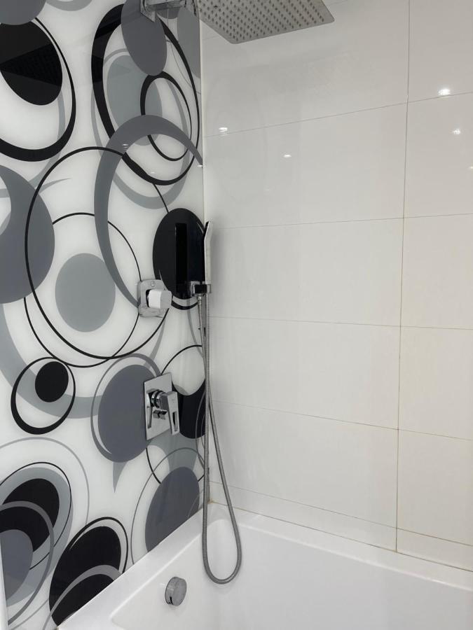 Amazing Suite On The Sea-סוויטה מדהימה על הים Bat Yam Buitenkant foto