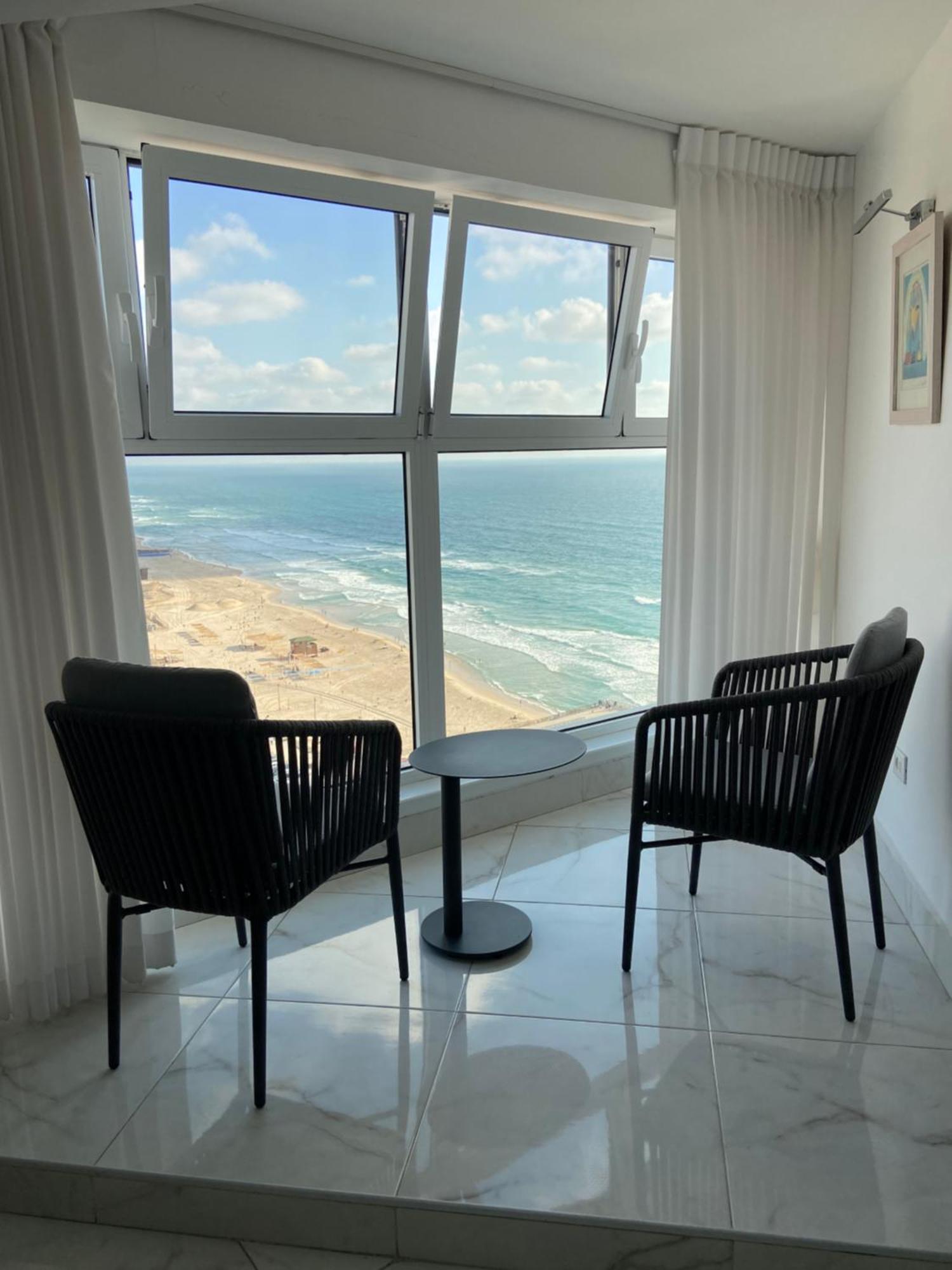 Amazing Suite On The Sea-סוויטה מדהימה על הים Bat Yam Buitenkant foto