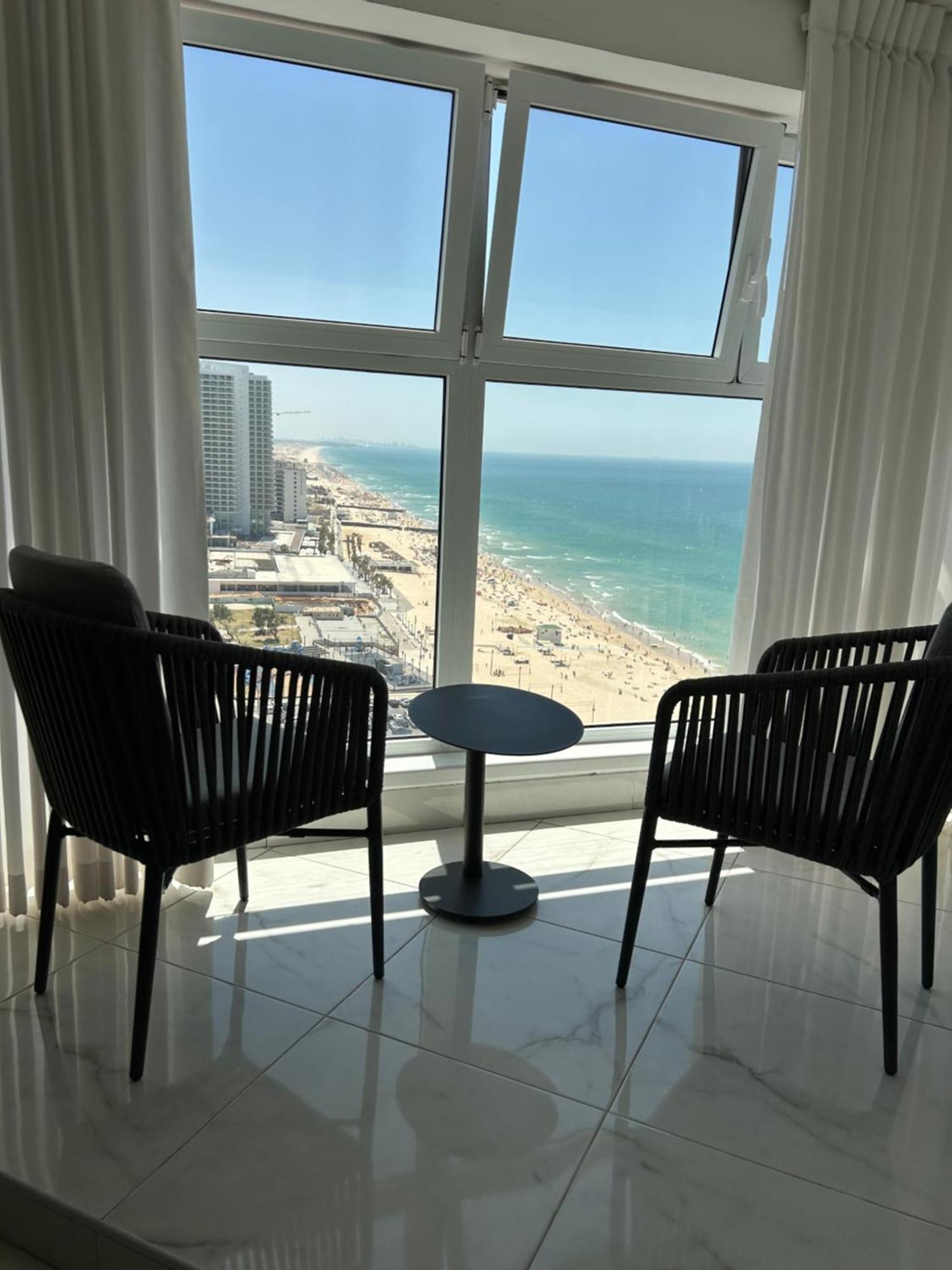 Amazing Suite On The Sea-סוויטה מדהימה על הים Bat Yam Buitenkant foto